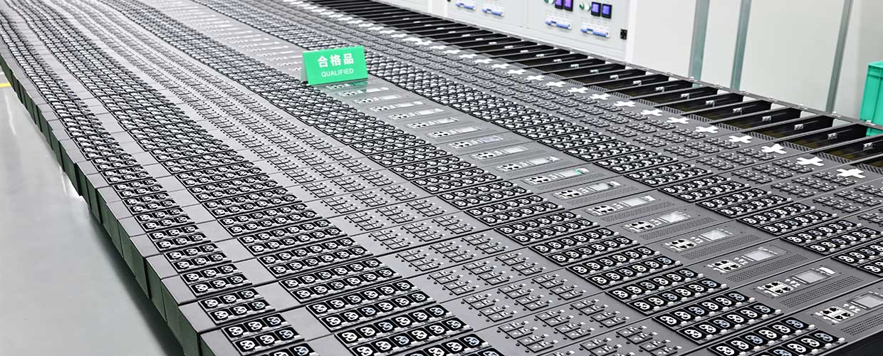 415v-125a-c39-42-port-smart-pdu.jpg