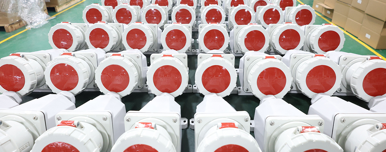 Industrial-Plugs-3.jpg