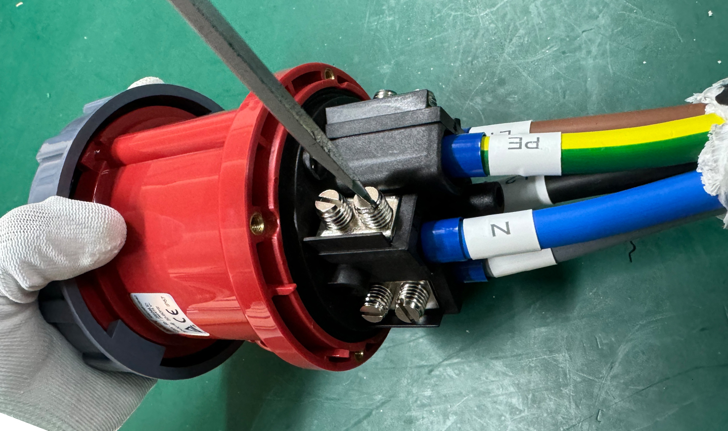 Correctly-connected-3-phase-industrial-plug-powering-an-industrial-motor.jpg