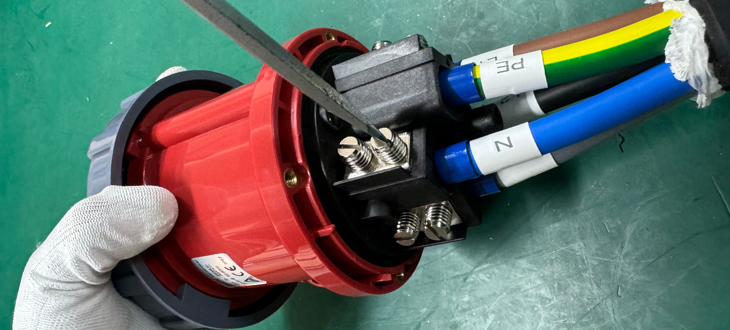 Industrial-Plugs-6.jpg